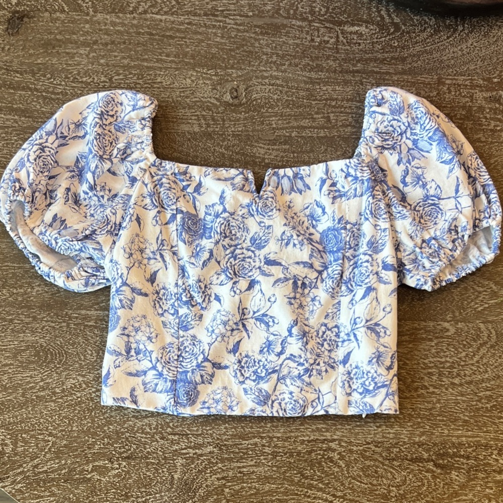 Altar'd State White and Blue Floral Puff Sleeve Top